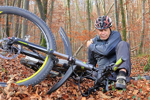 Mann hat sich bei einem Fahrrad Unfall verletzt